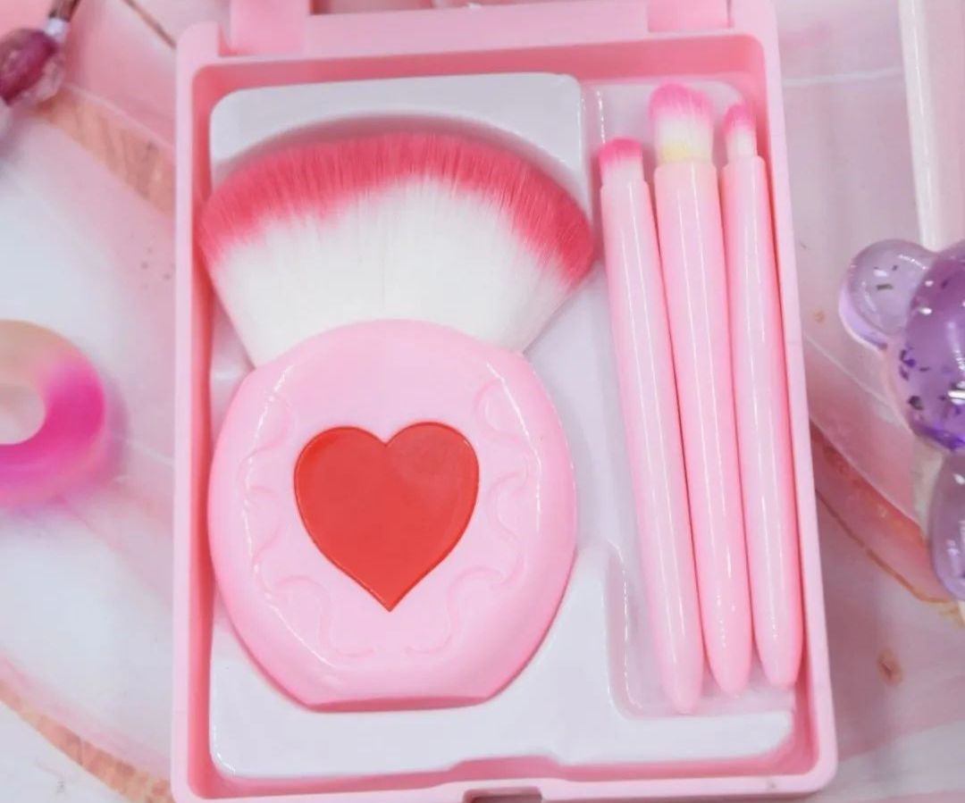 Kit de Brochas Estuche con Espejo Corazón