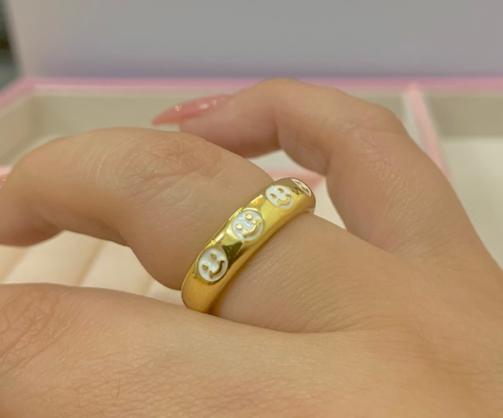 Anillo dorado happy face