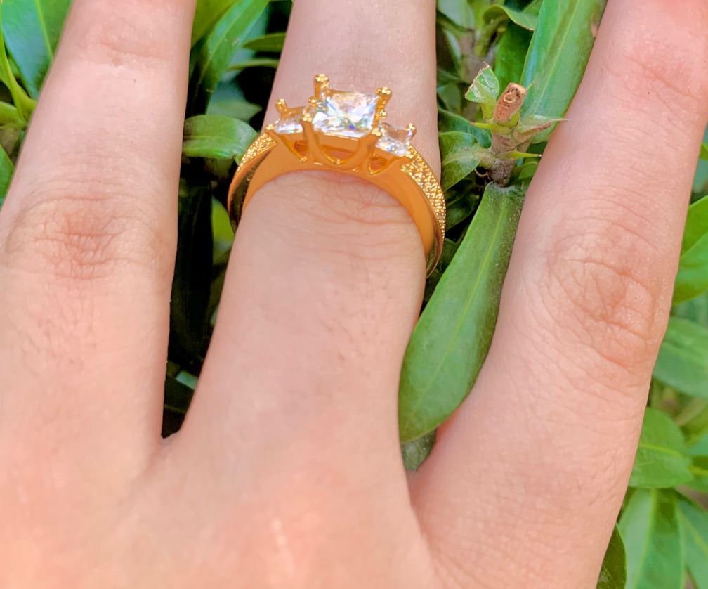 Anillo tipo princesa corona escalonada