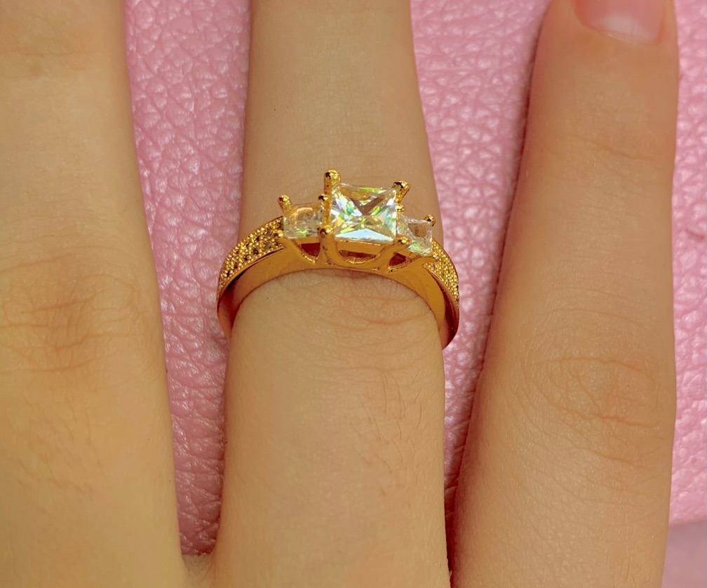 Anillo tipo princesa corona escalonada