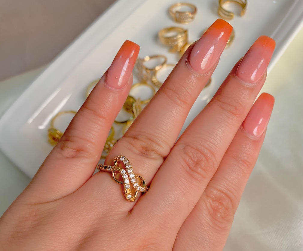 Anillo dorado doble infinito