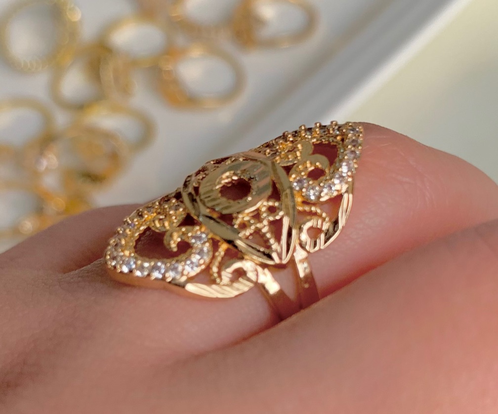 Anillo dorado grande XL con corazón x2 y detalle de ojo en medio