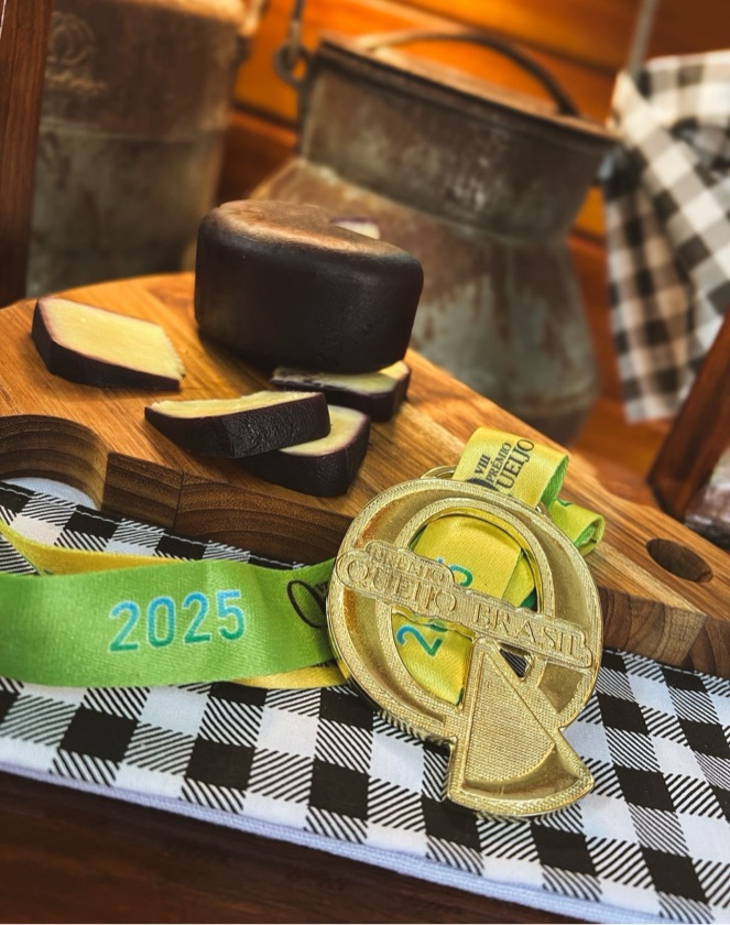 Colonial no Vinho Premiado Serra Abelha (200g)