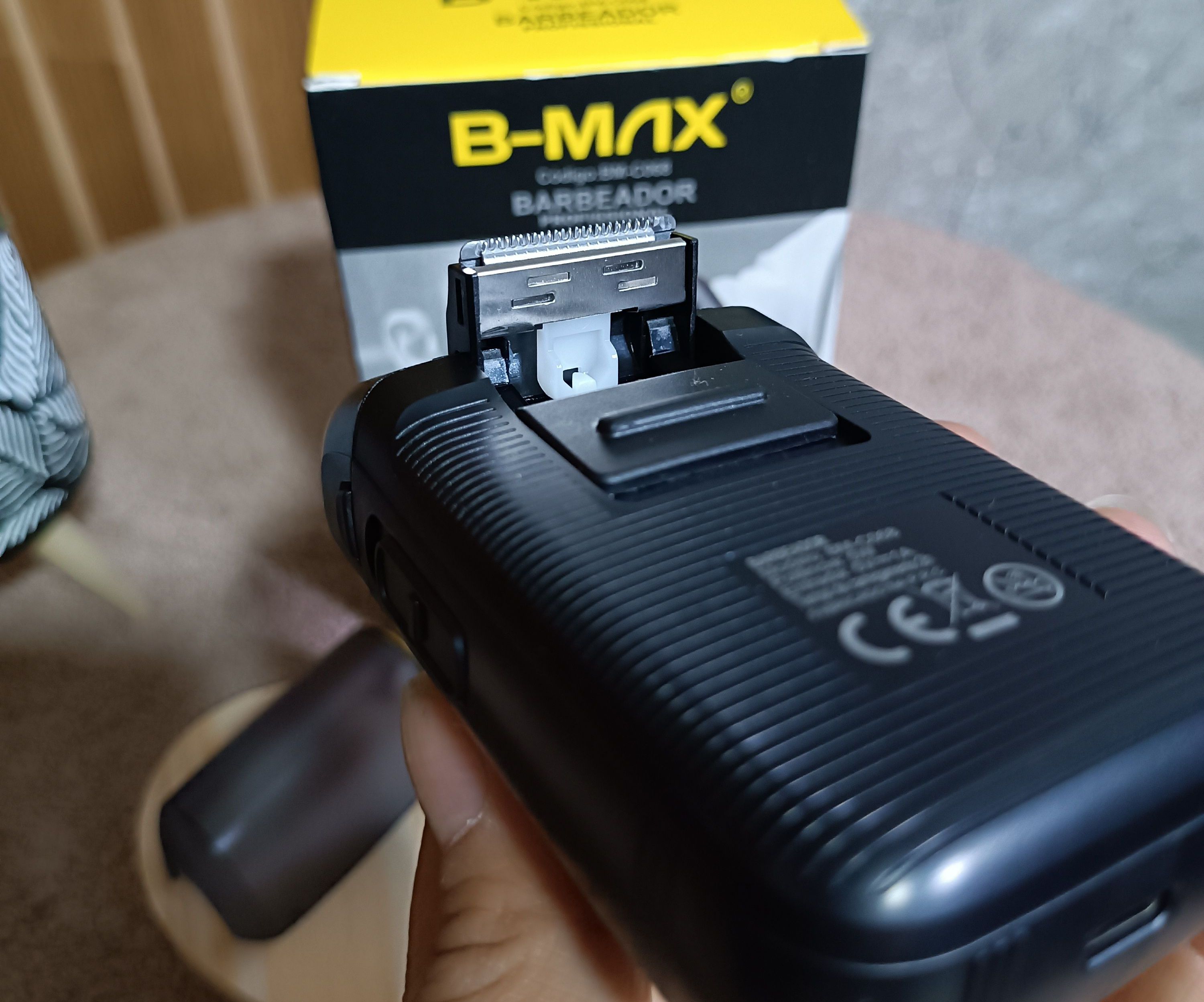 Barbeador elétrico B-Max