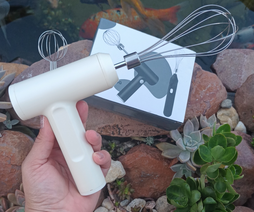 Batedor misturador elétrico recarregável branco