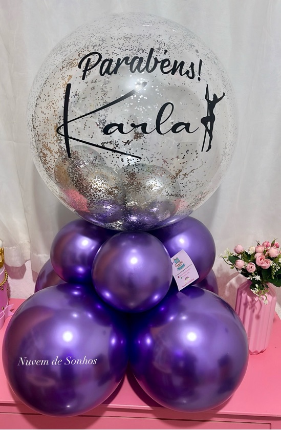 Balão personalizado com confetes e tema