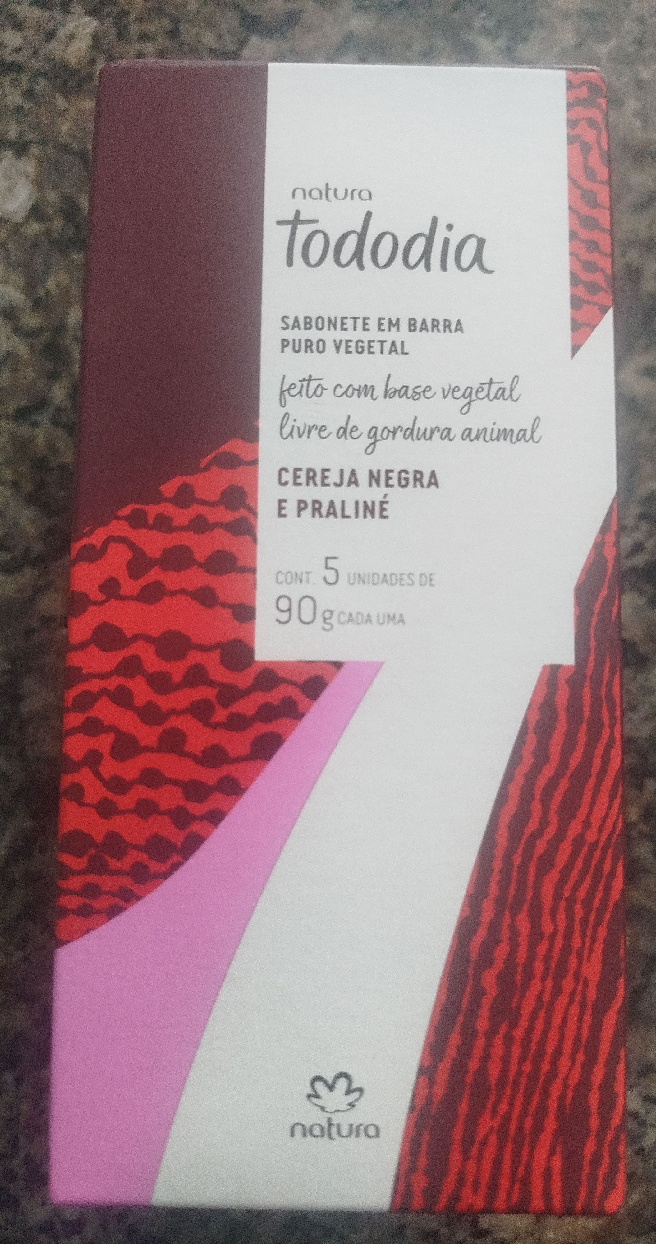 Natura Cereja negra e Praliné
