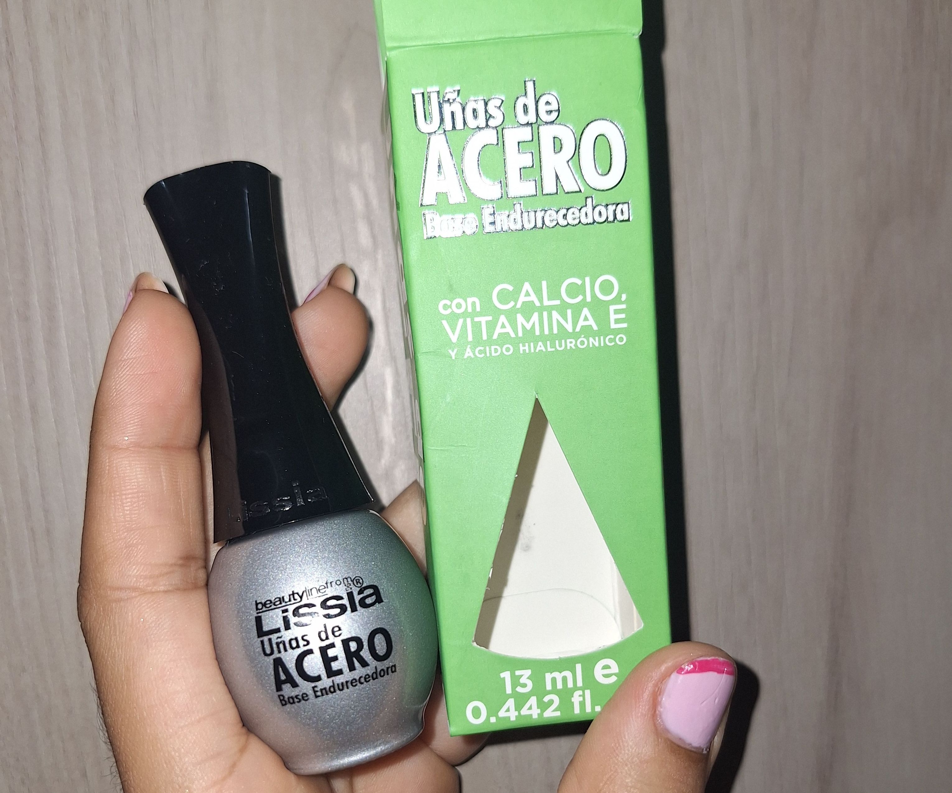 Base de uñas de acero