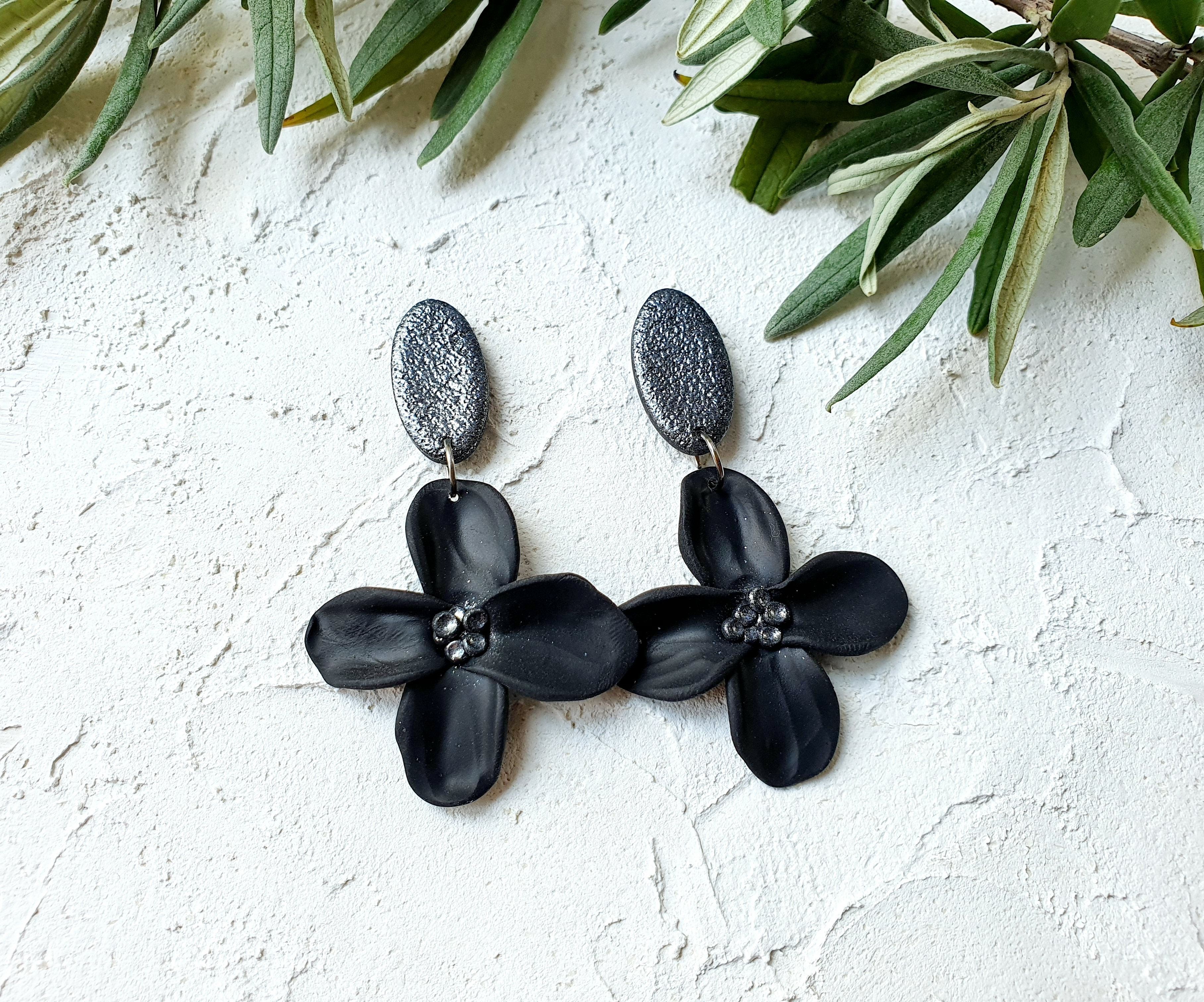 Black flower, big
