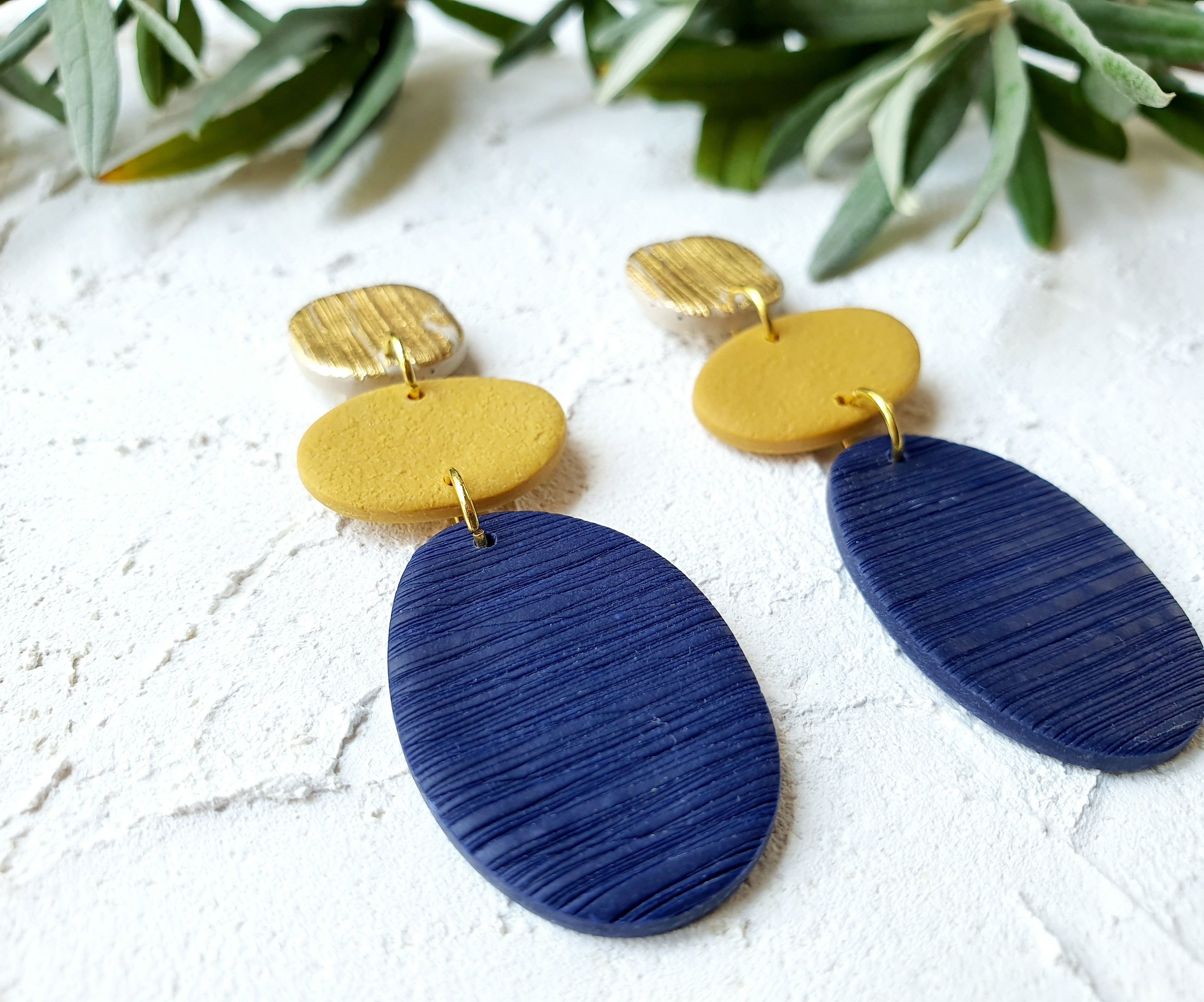 Navy + mustard and gold pebbles