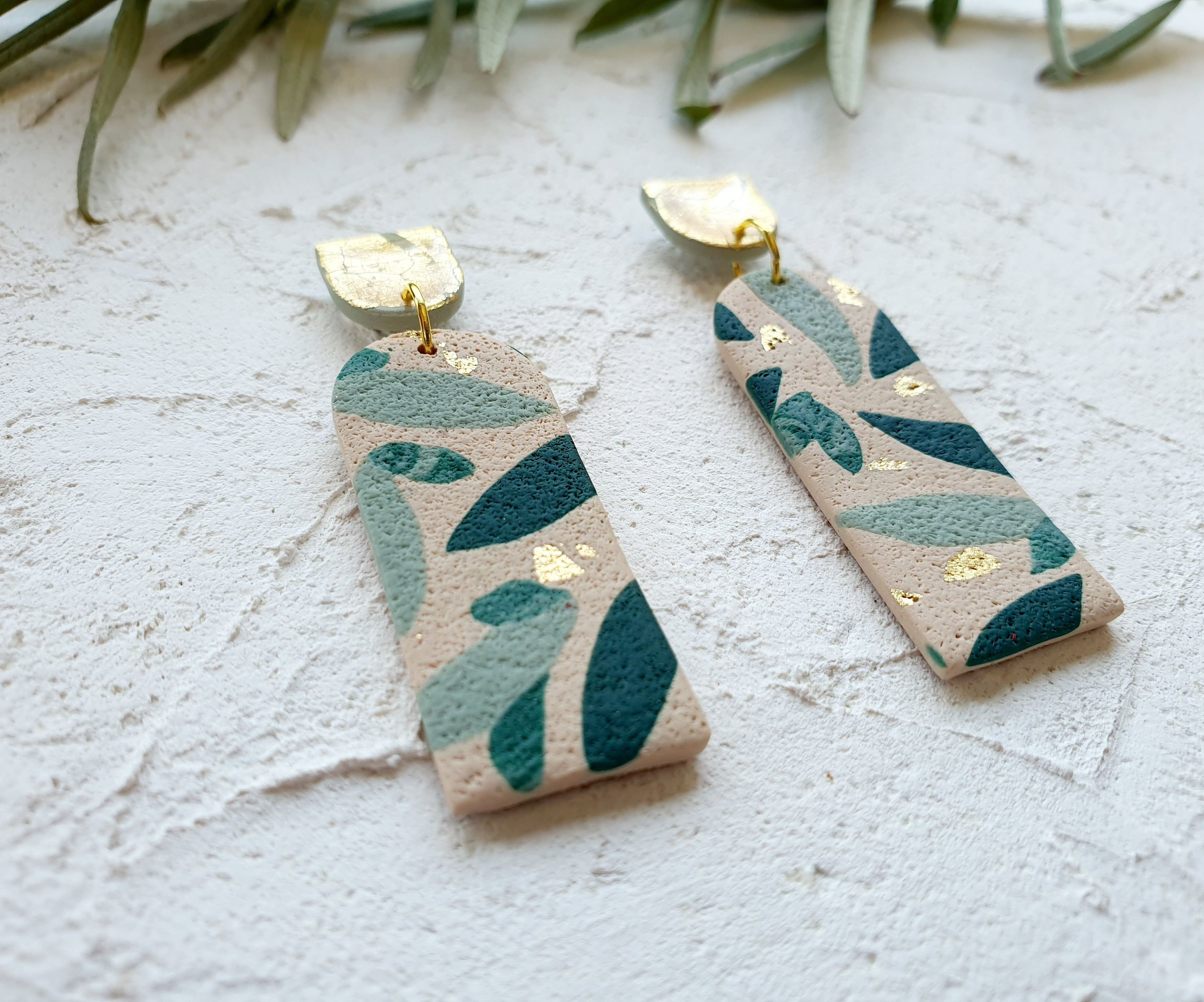 Green leaves + Gold , round rectangle