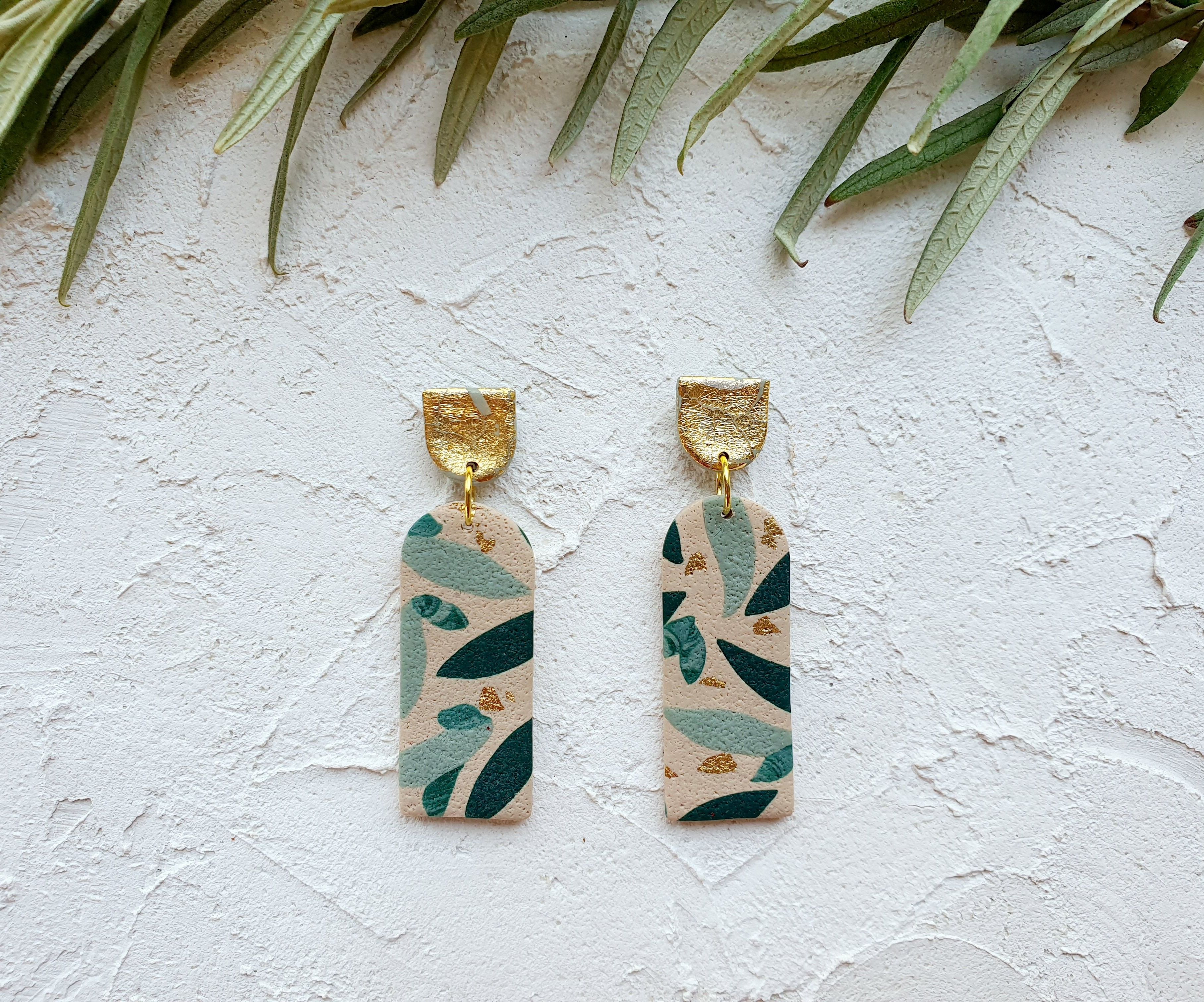 Green leaves + Gold , round rectangle
