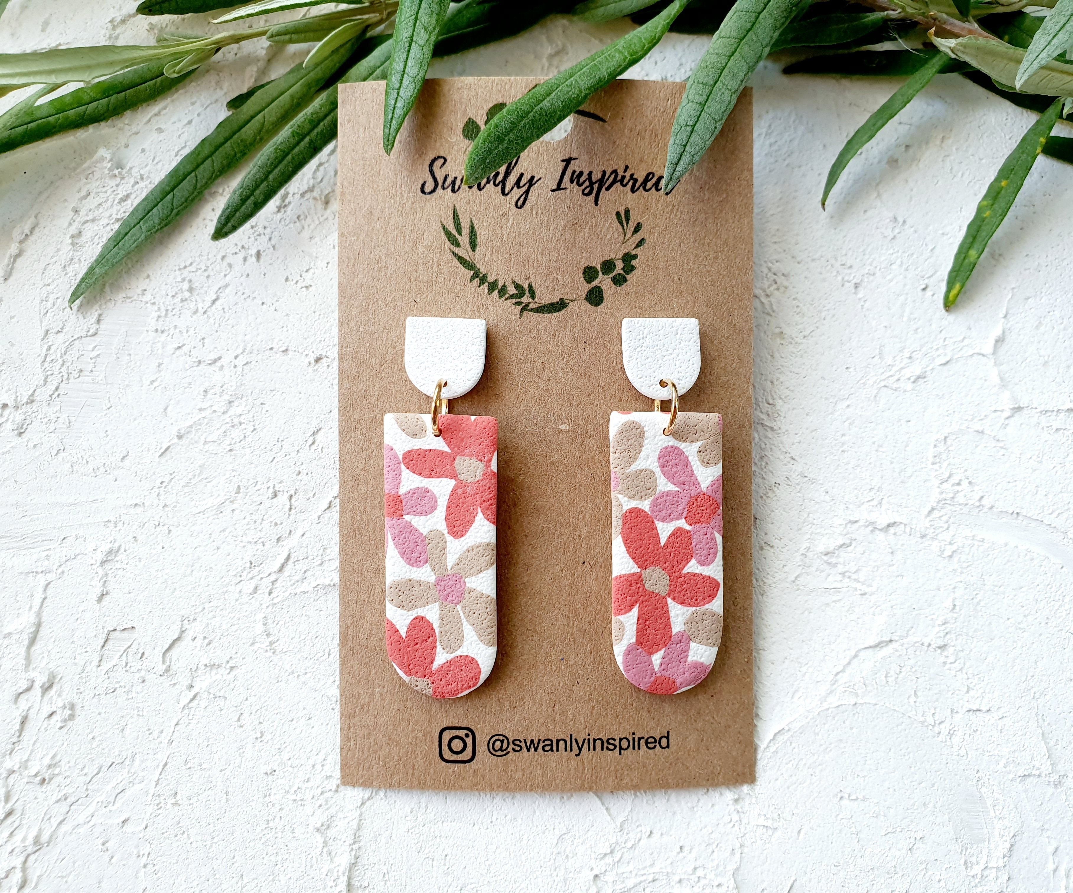 Pink flowers on white, round rectangle