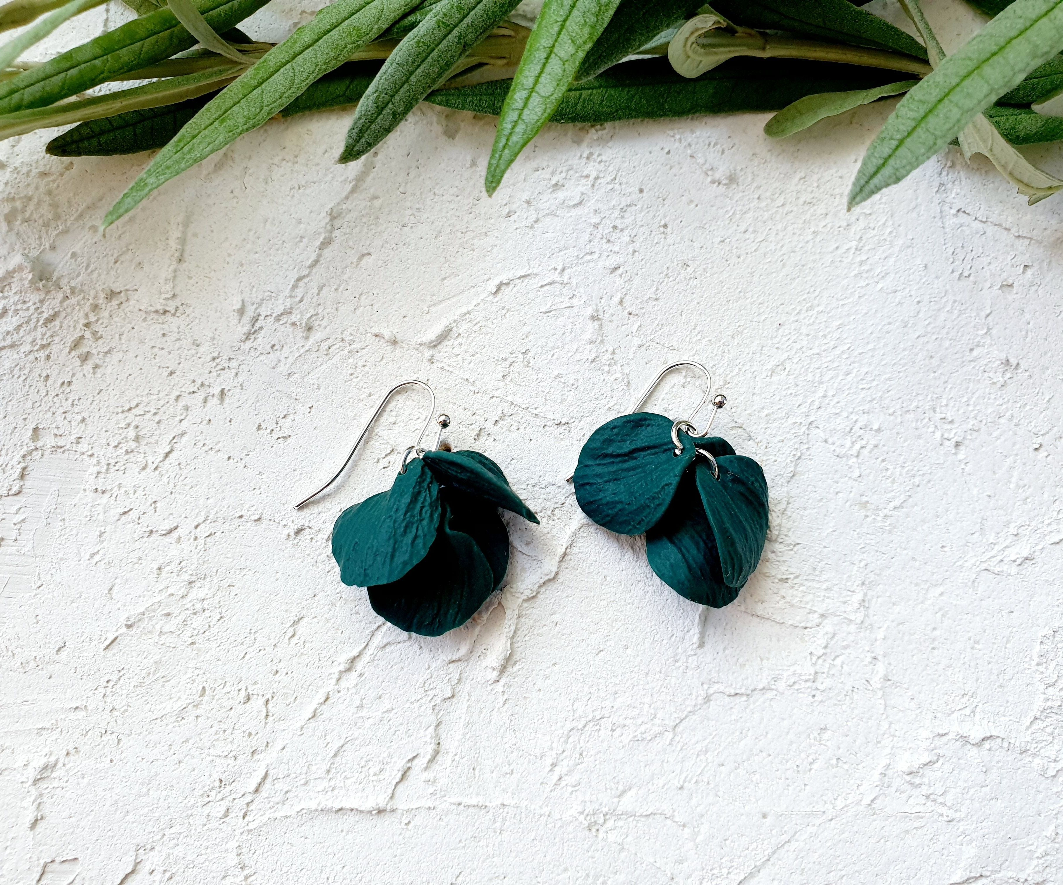 Emerald petals, small hooks
