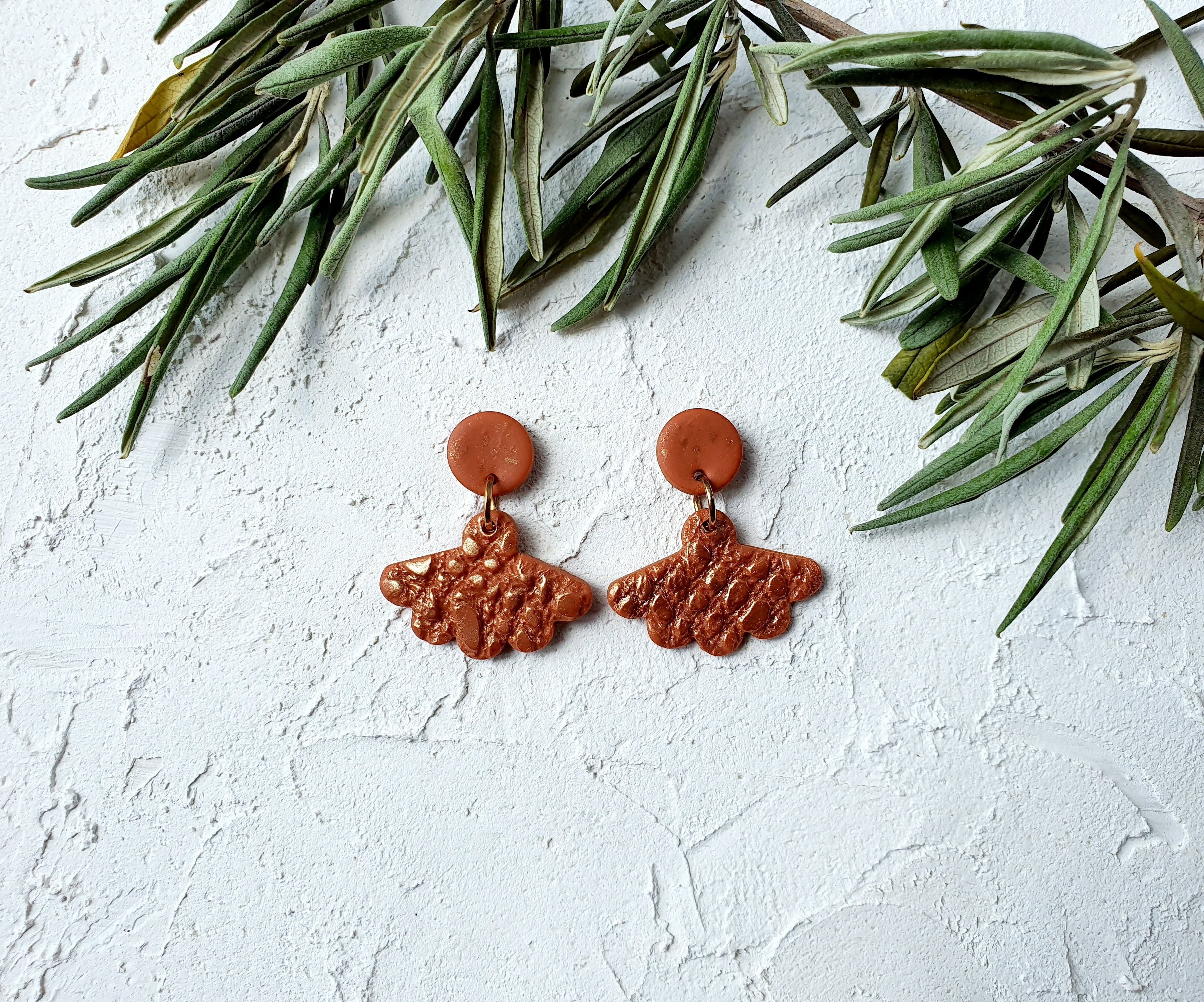 Moroccan shell flower, terracotta
