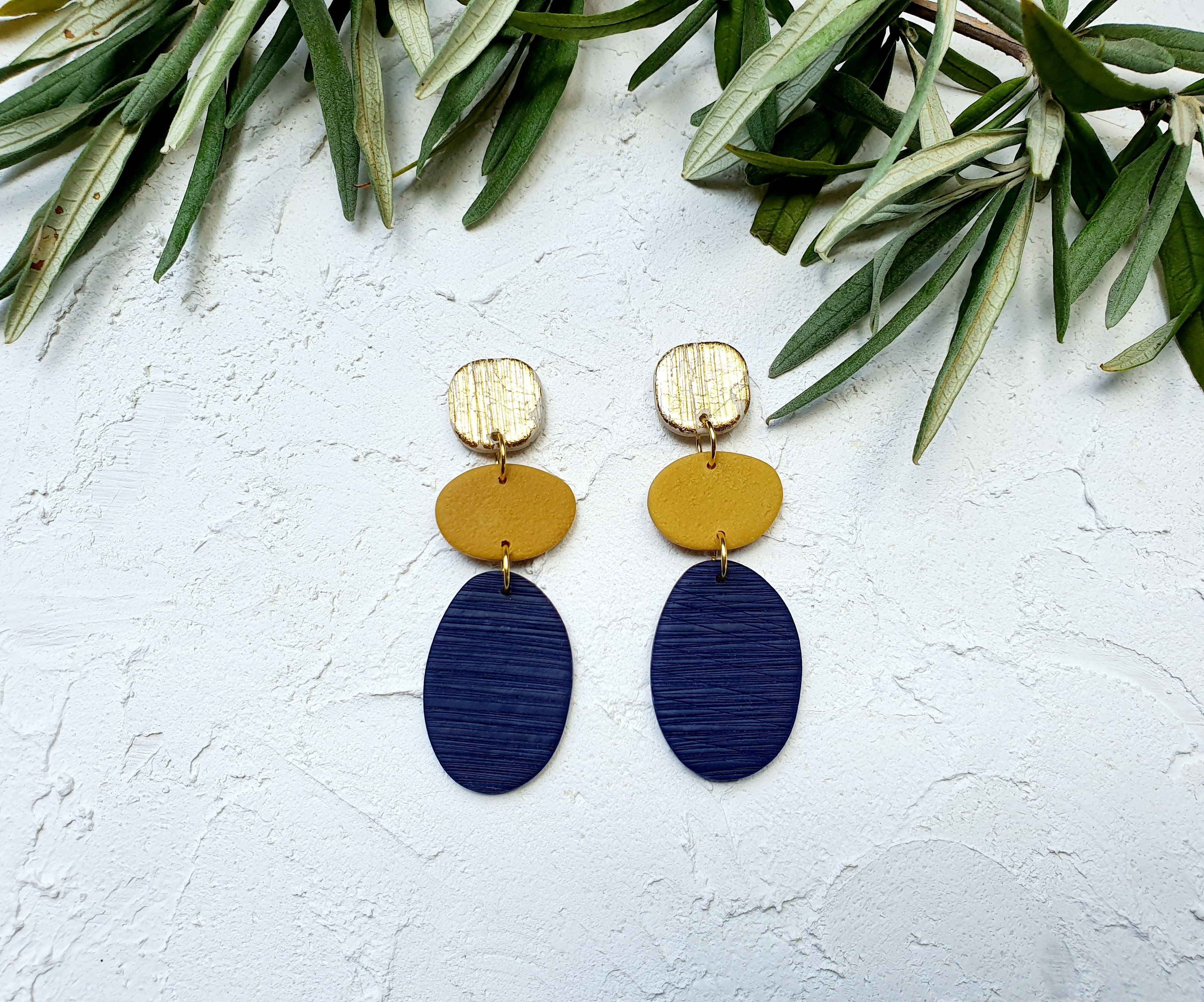 Navy + mustard and gold pebbles