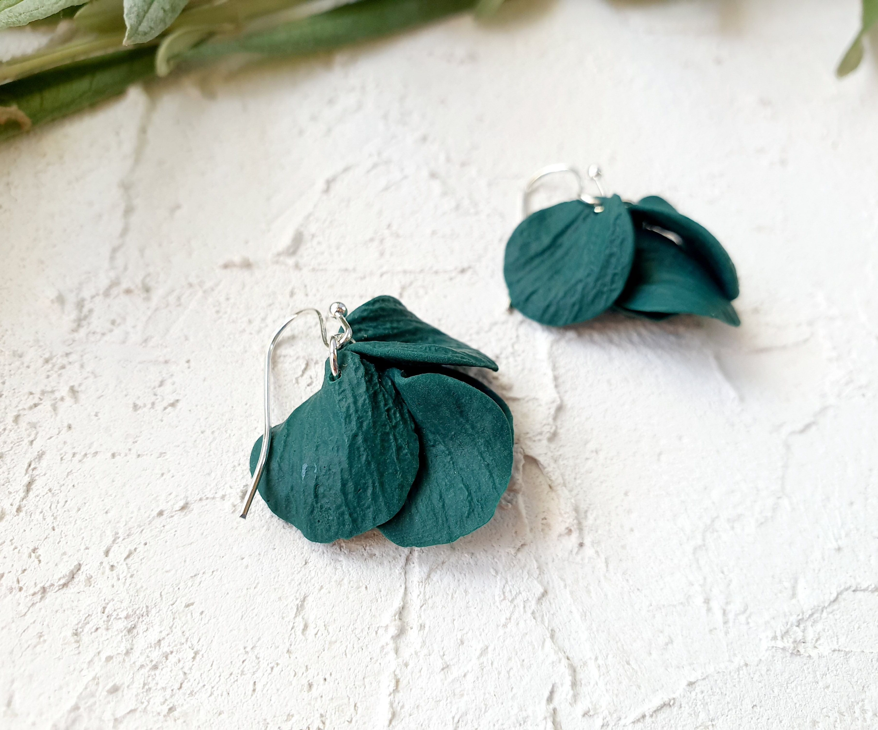 Emerald petals, small hooks