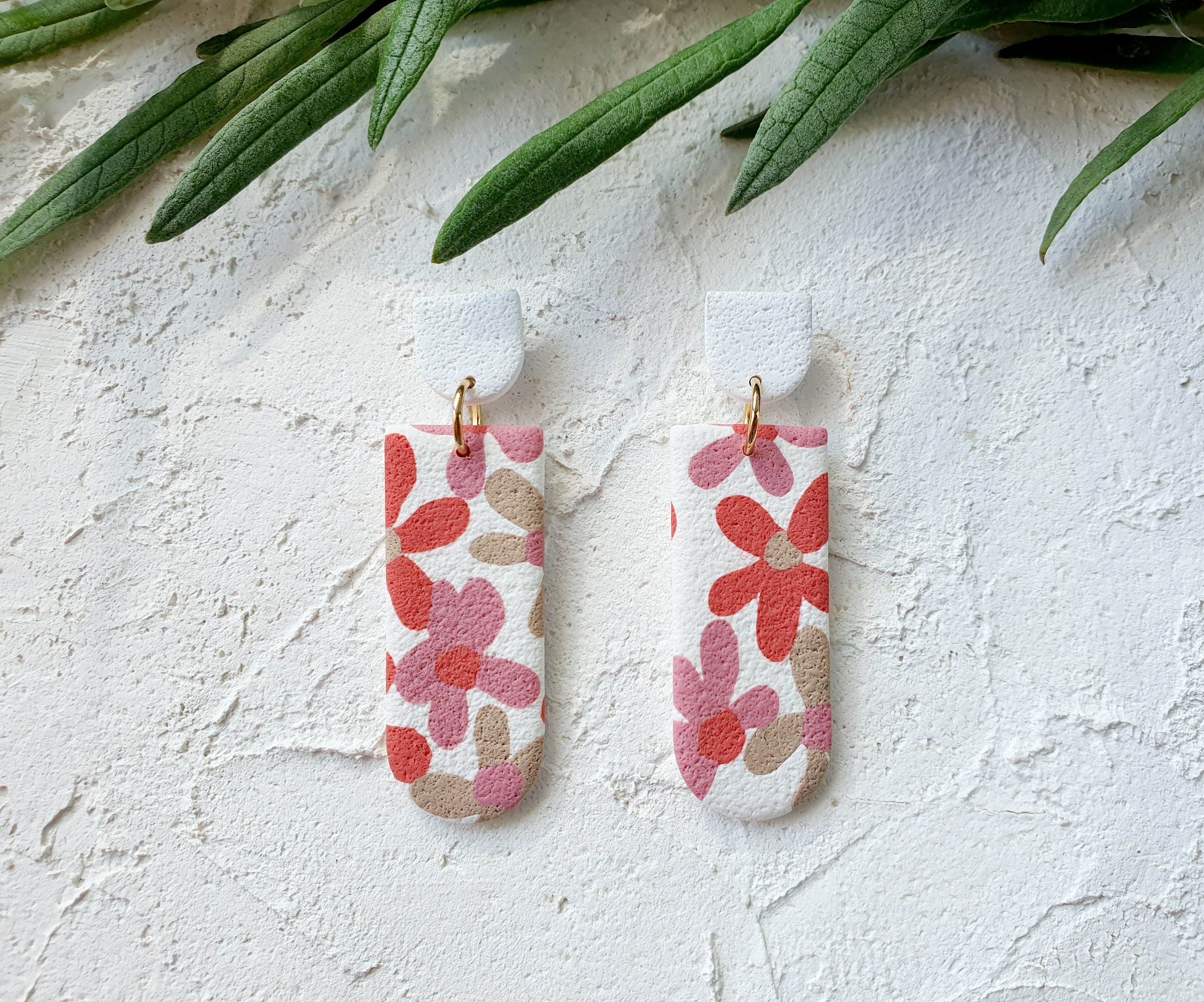 Pink flowers on white, round rectangle