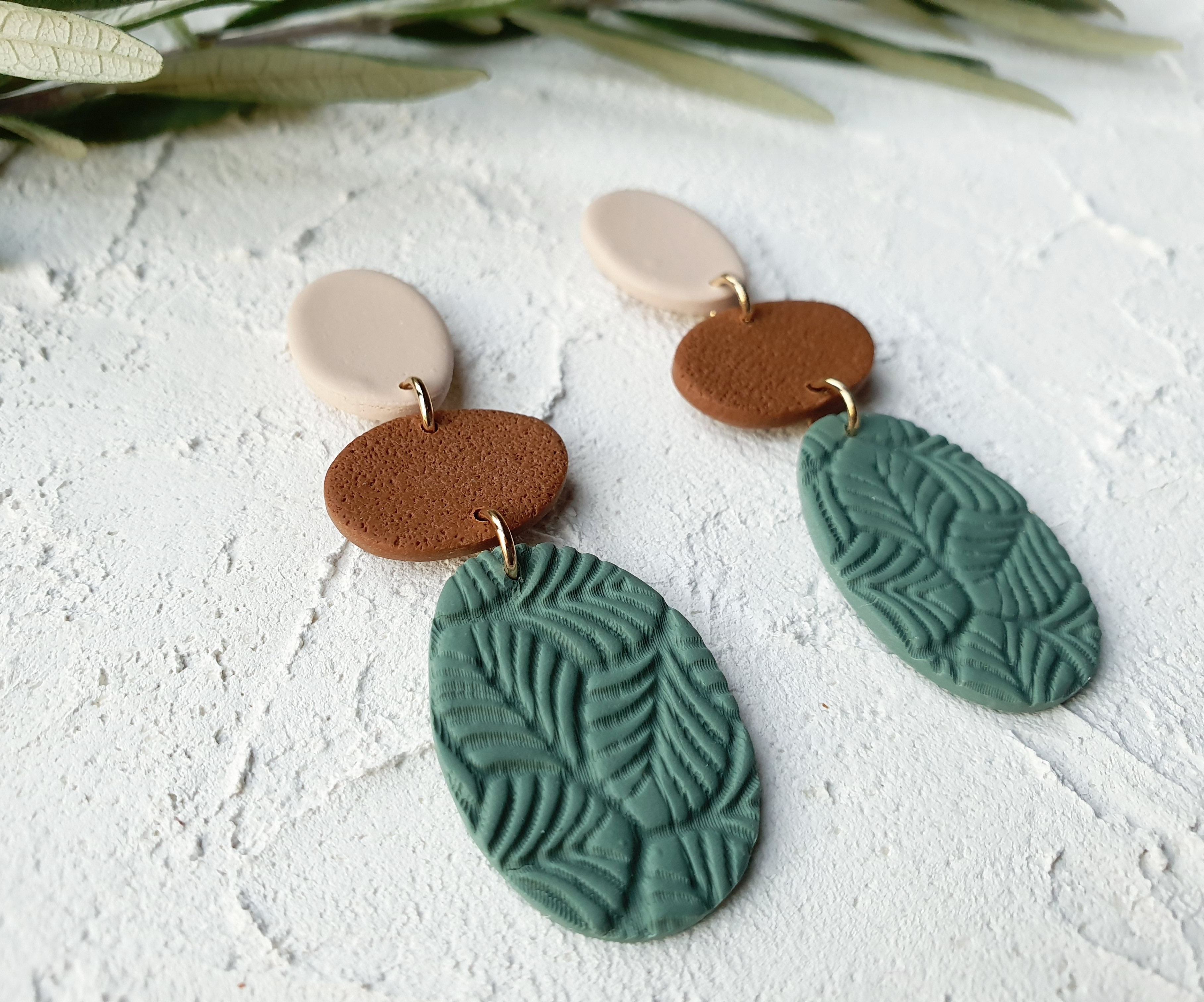 Sage, brown + sand pebbles
