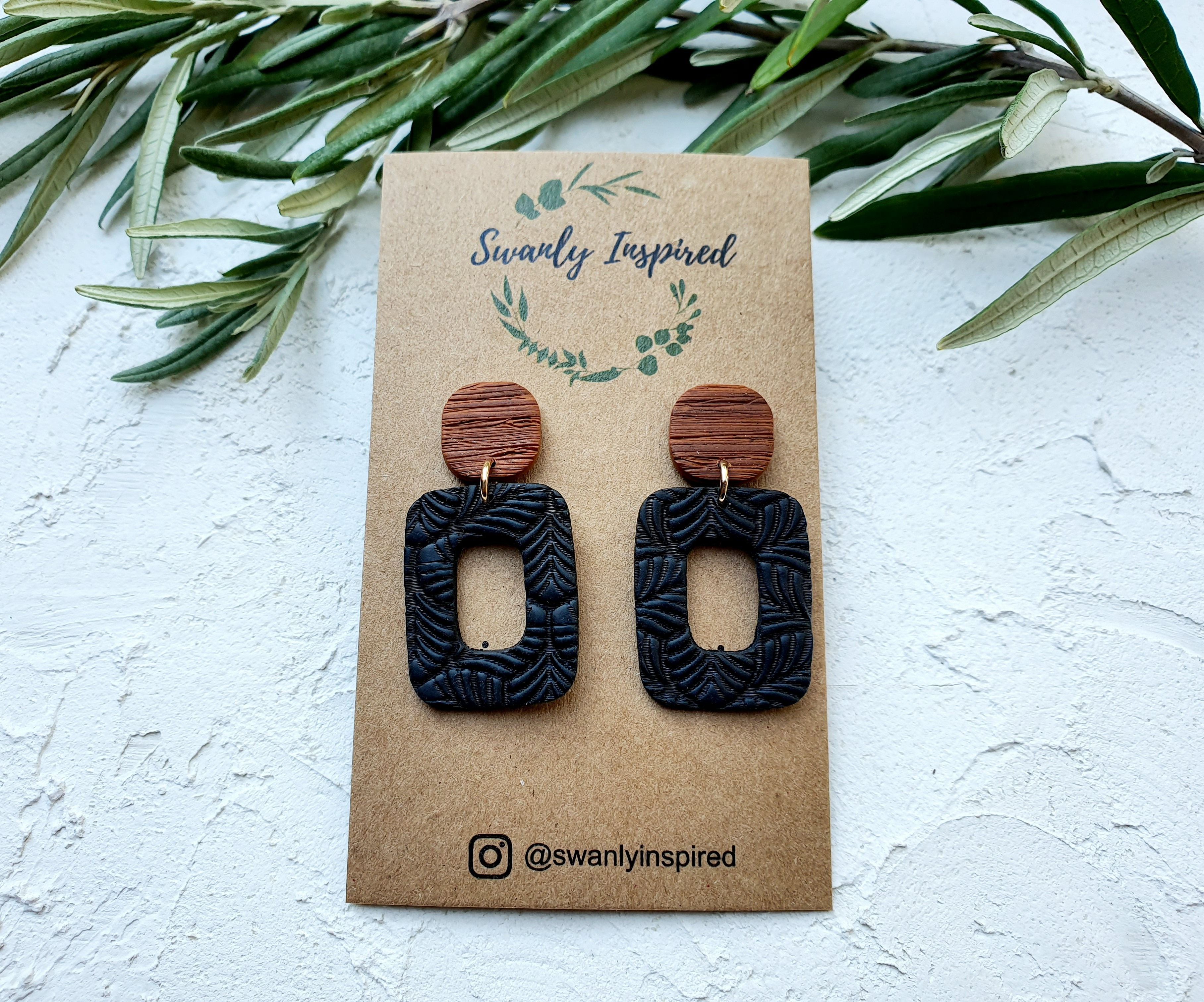 Black and 'wood', square donut
