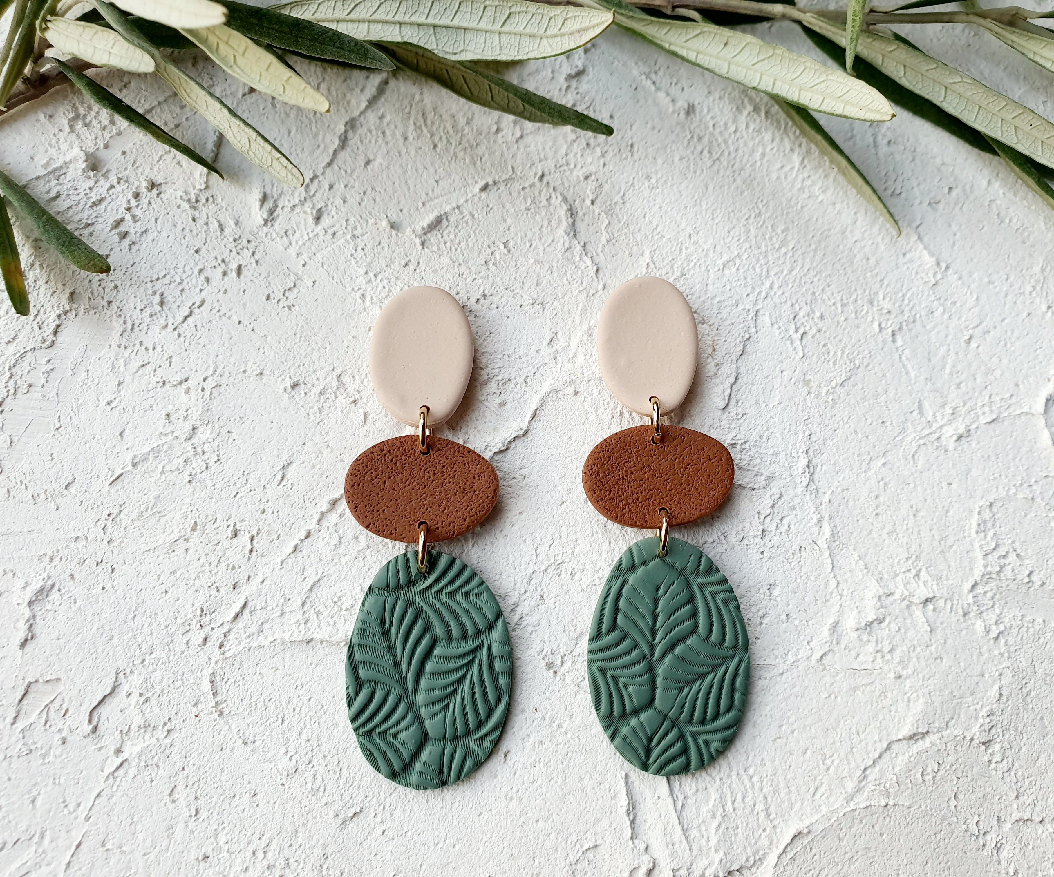 Sage, brown + sand pebbles