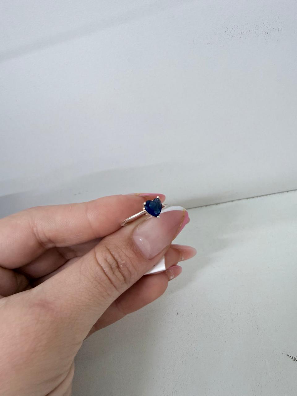 Anel Solitário de Prata com Pedra Azul