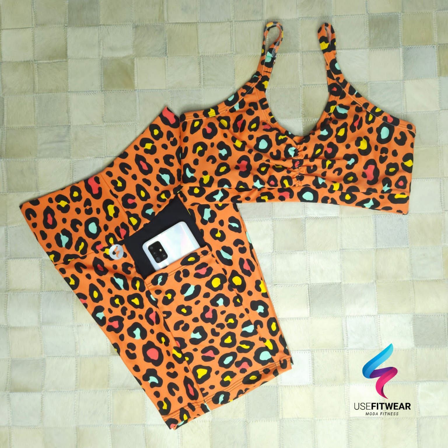 Conjunto Animal Print Short Bolsos e Top Shape