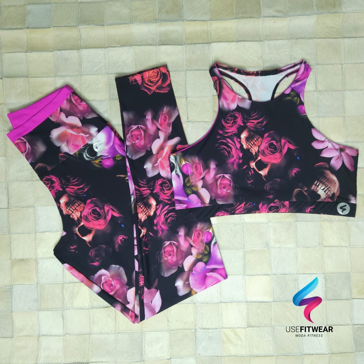 Conjunto Caveira Calça Cores e Cropped Cavado