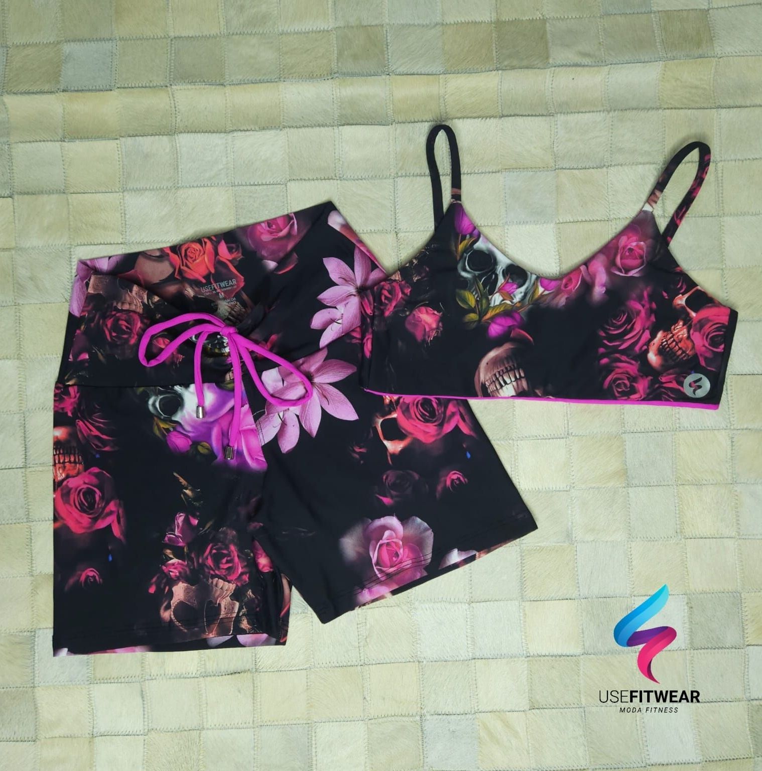 Conjunto Caveira Short com Cordão e Top Costas Nua