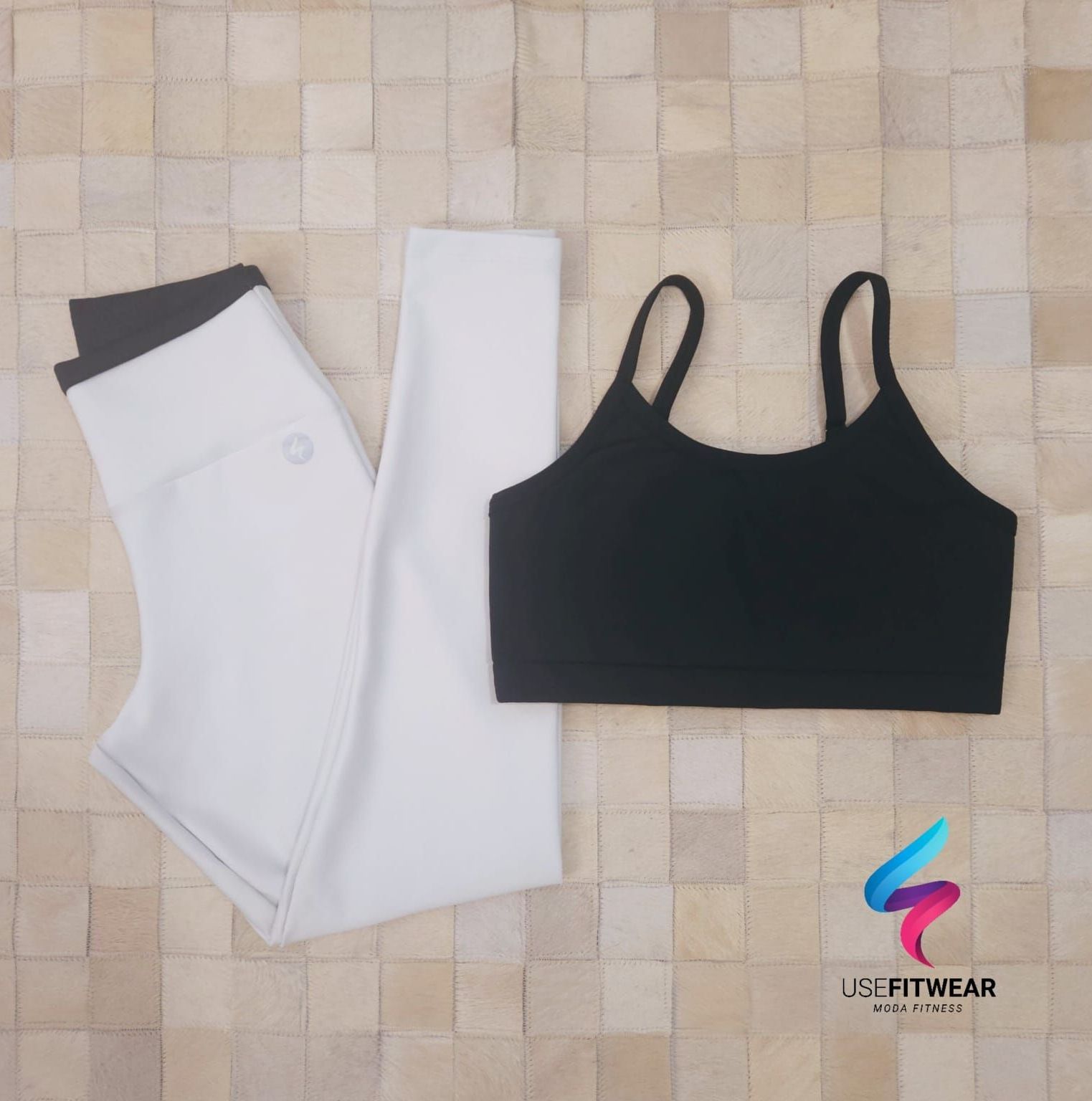 Conjunto Calça Cores P&B + Top Pratic Preto