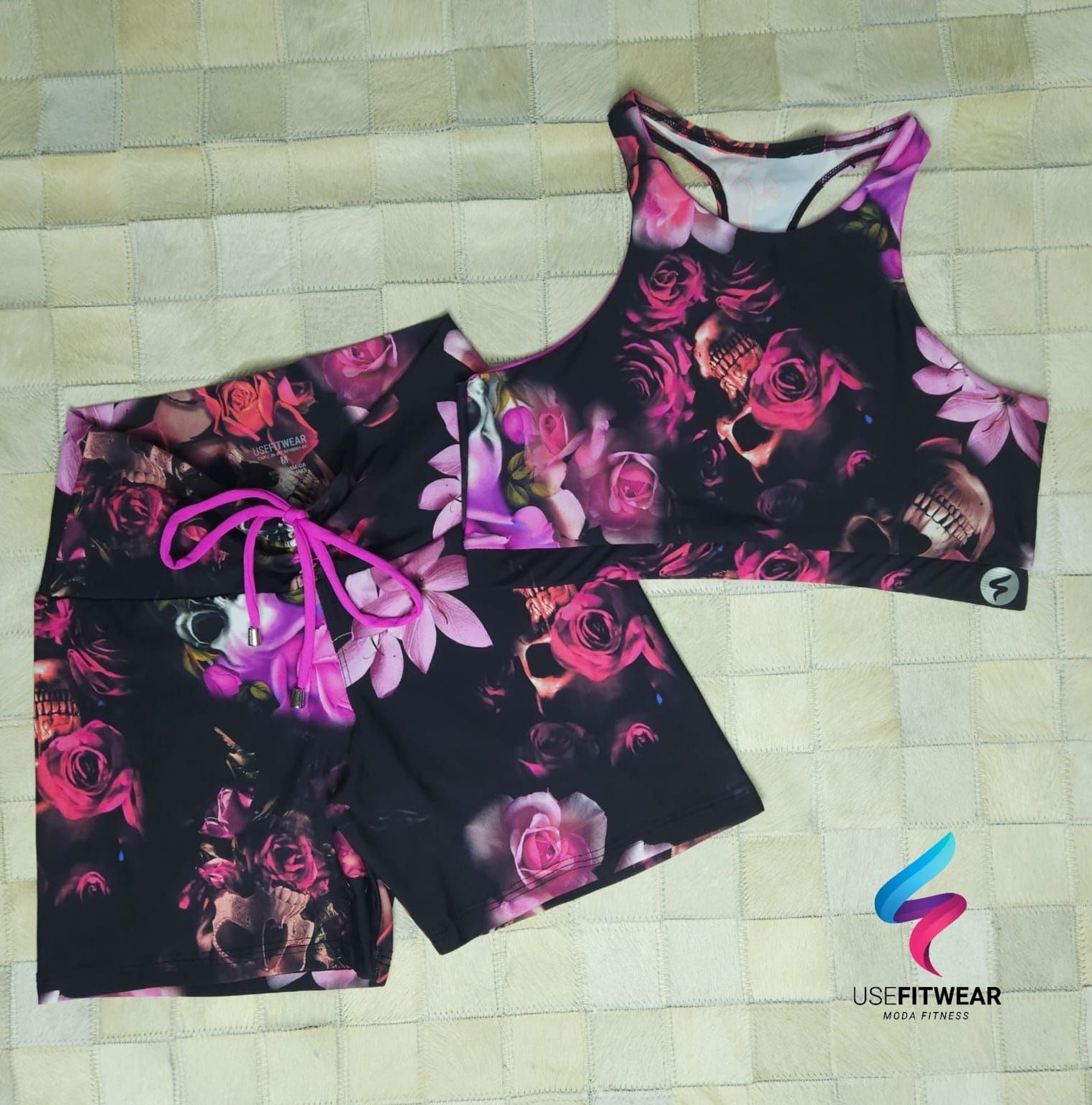 Conjunto Caveira Short com Cordão e Cropped Cavado