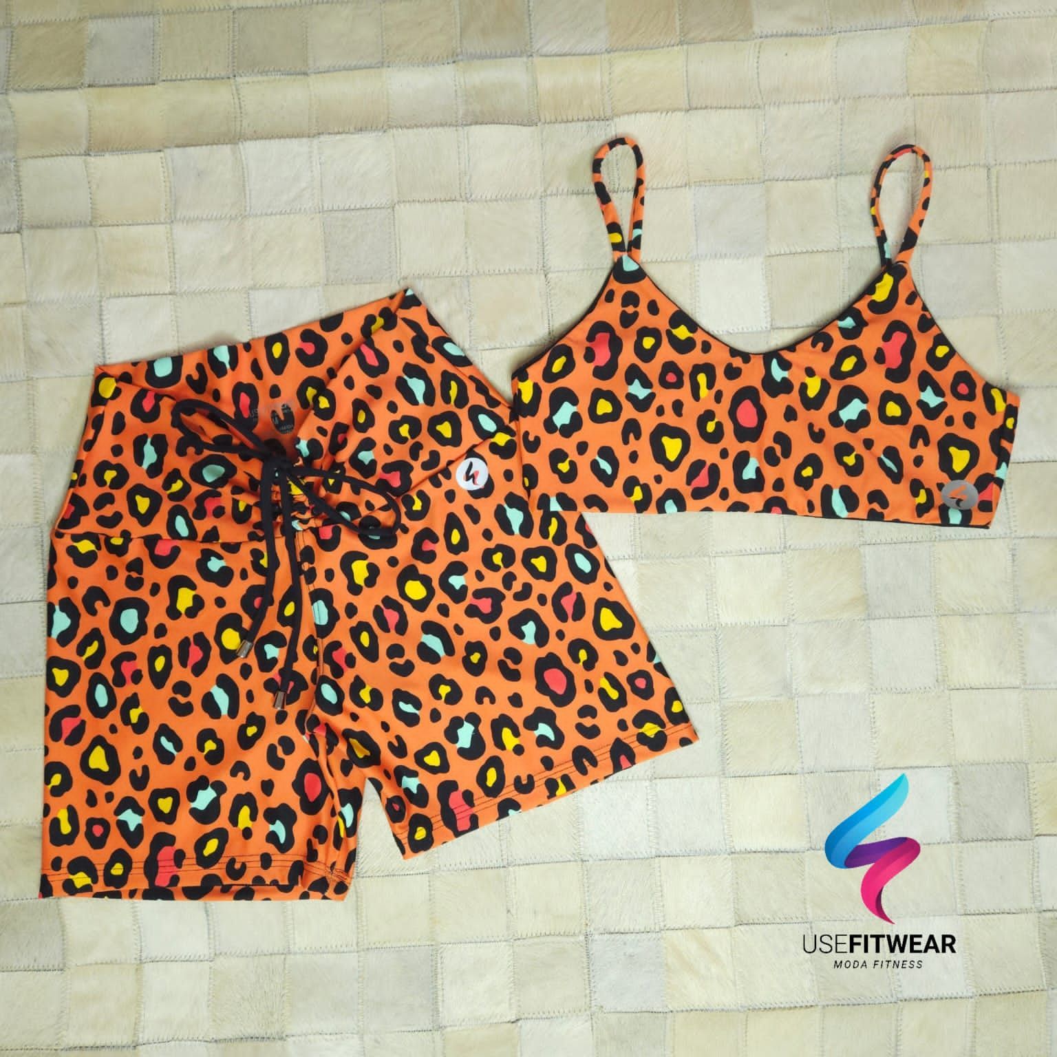 Conjunto Animal Print Short com Cordão e Top Costas Nua