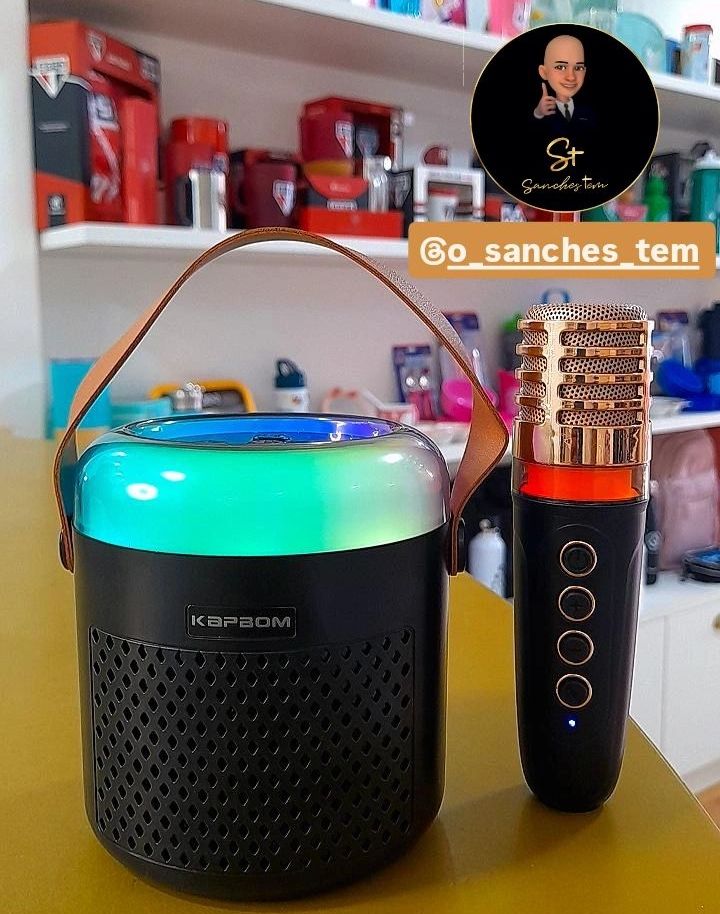 Caixa de som com microfone