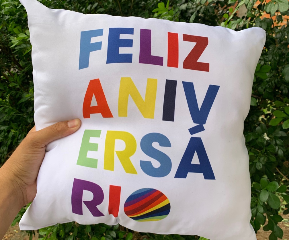 Almofada fundo branco 40x40