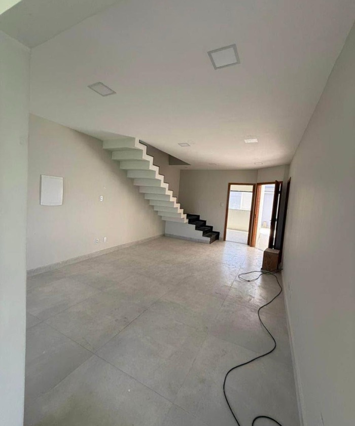 DUPLEX - GURIRI NORTE - RUA 12 - SM - ES