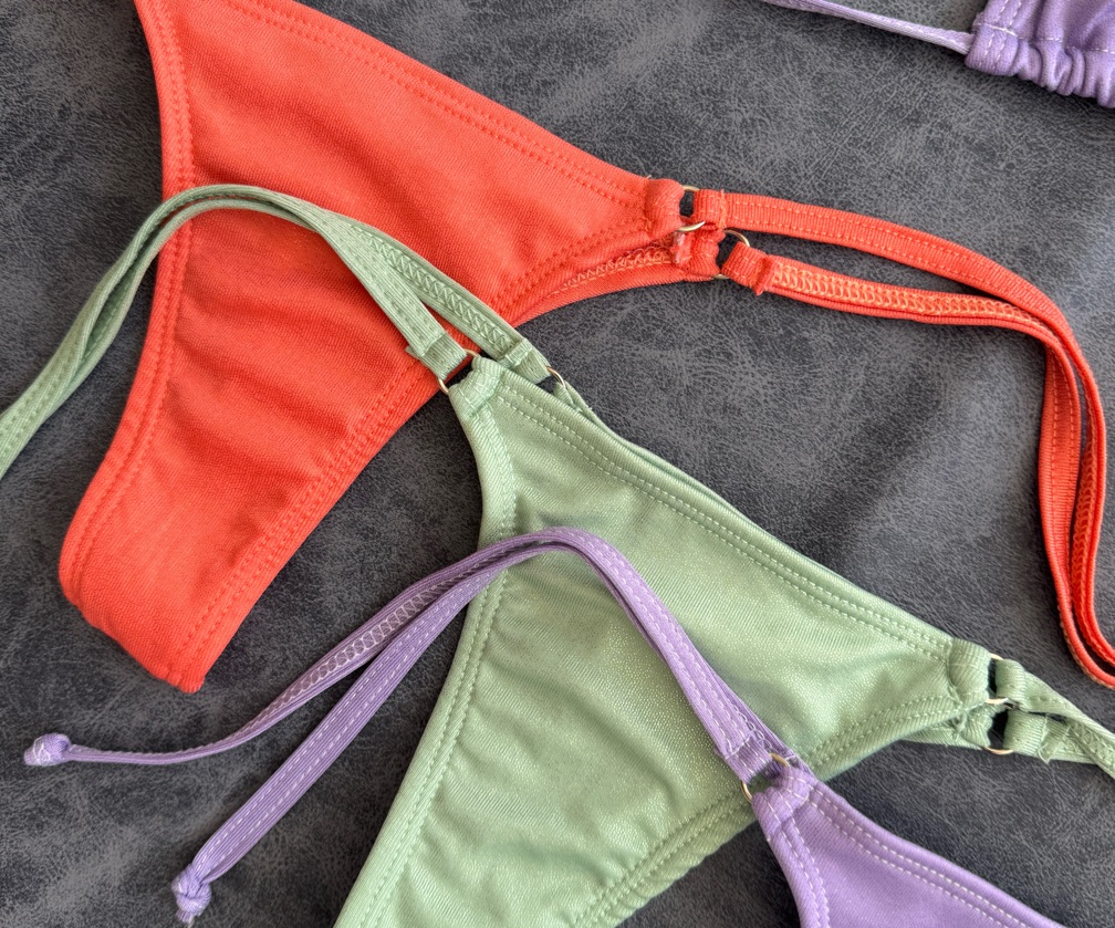 BIKINI FOLI | Foil lurex | Top triángulo con aplique + colaless para atar | AR4737