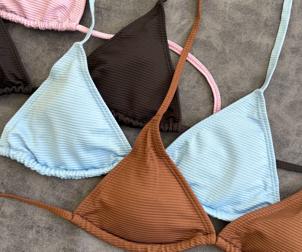 BIKINI EMA | Triángulo texturado + colaless tiro alto | AR9054