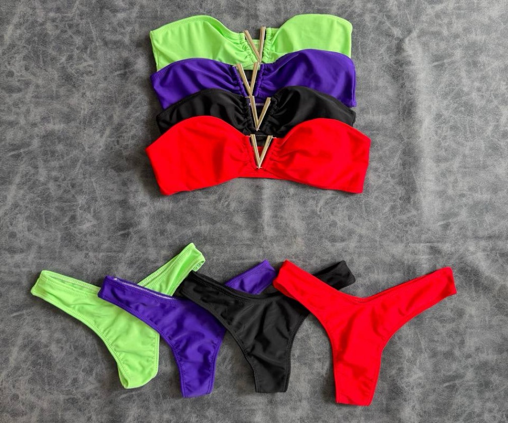 BIKINI PIA | Strapless con detalle V + less en V