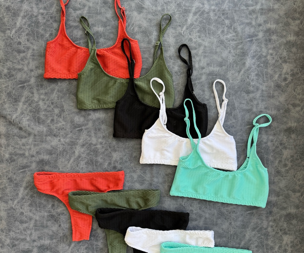 BIKINI RIO | Top texturado + colaless tiro alto | AR9040