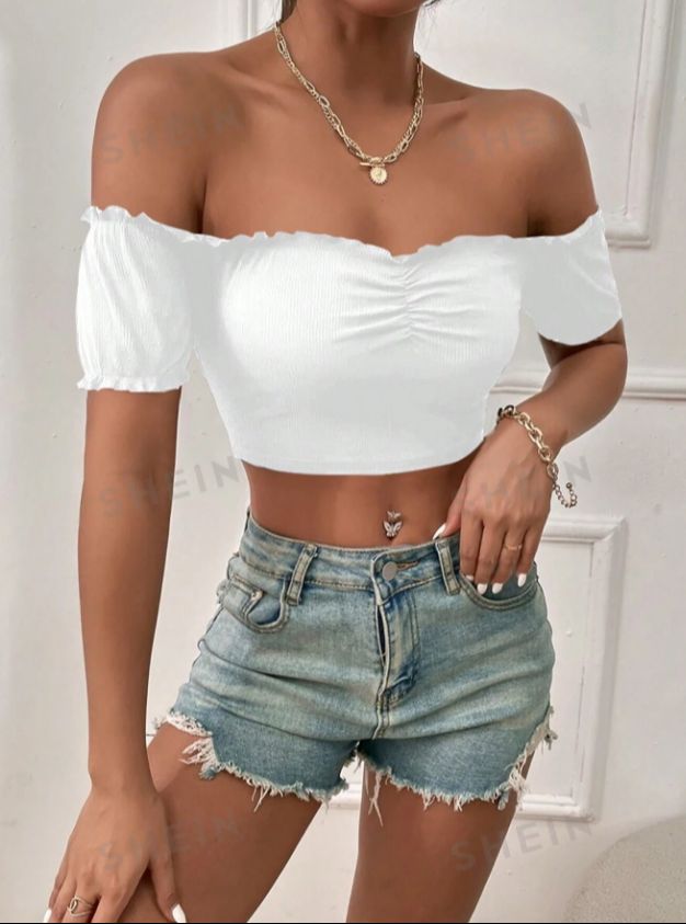 Camiseta crop top de verano con rivete