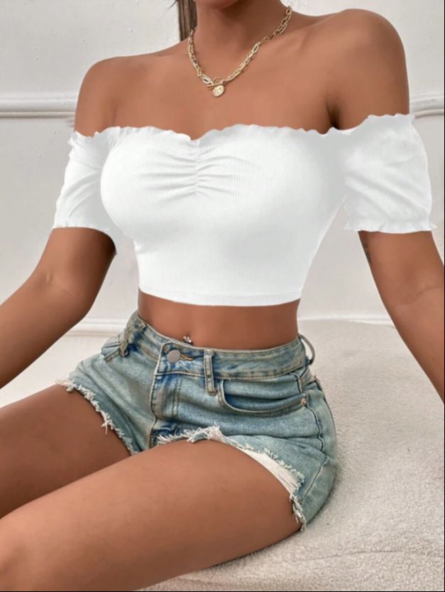 Camiseta crop top de verano con rivete