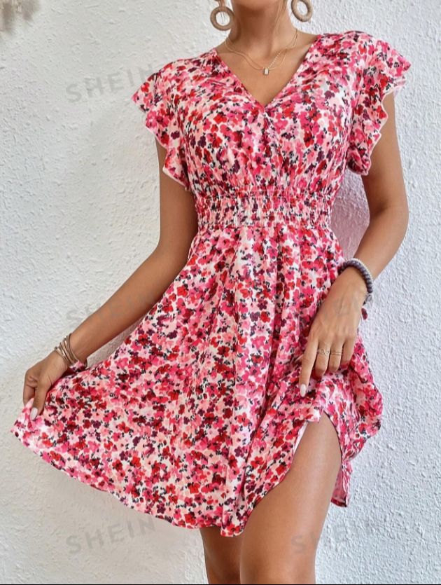 Vestido de verano floreado con ribete