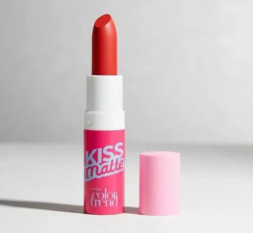LABIAL MATE FPS 15 AVON ESENCIA DE CRANBERRY COLOR TREND.
