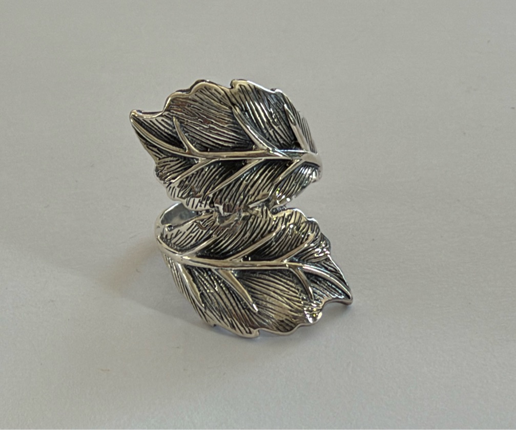 Anillo Hojas que se abrazan