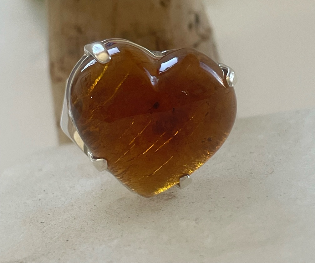 Anillo Corazón de Ámbar