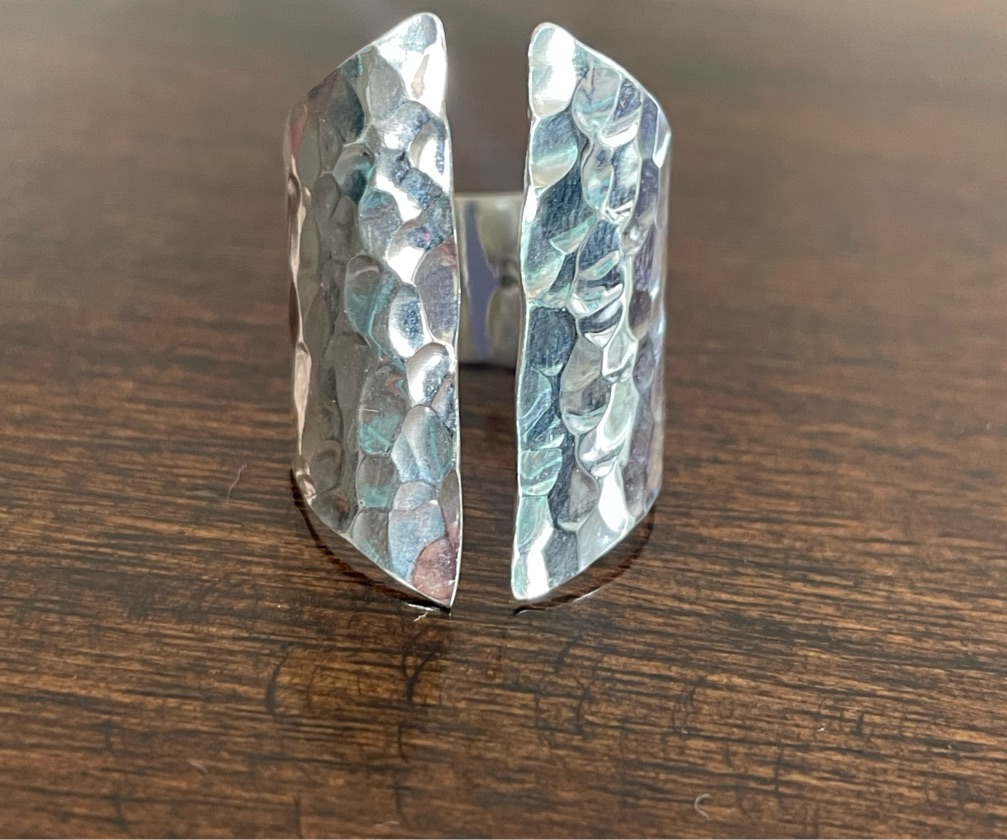 Anillo Martillado Ancho