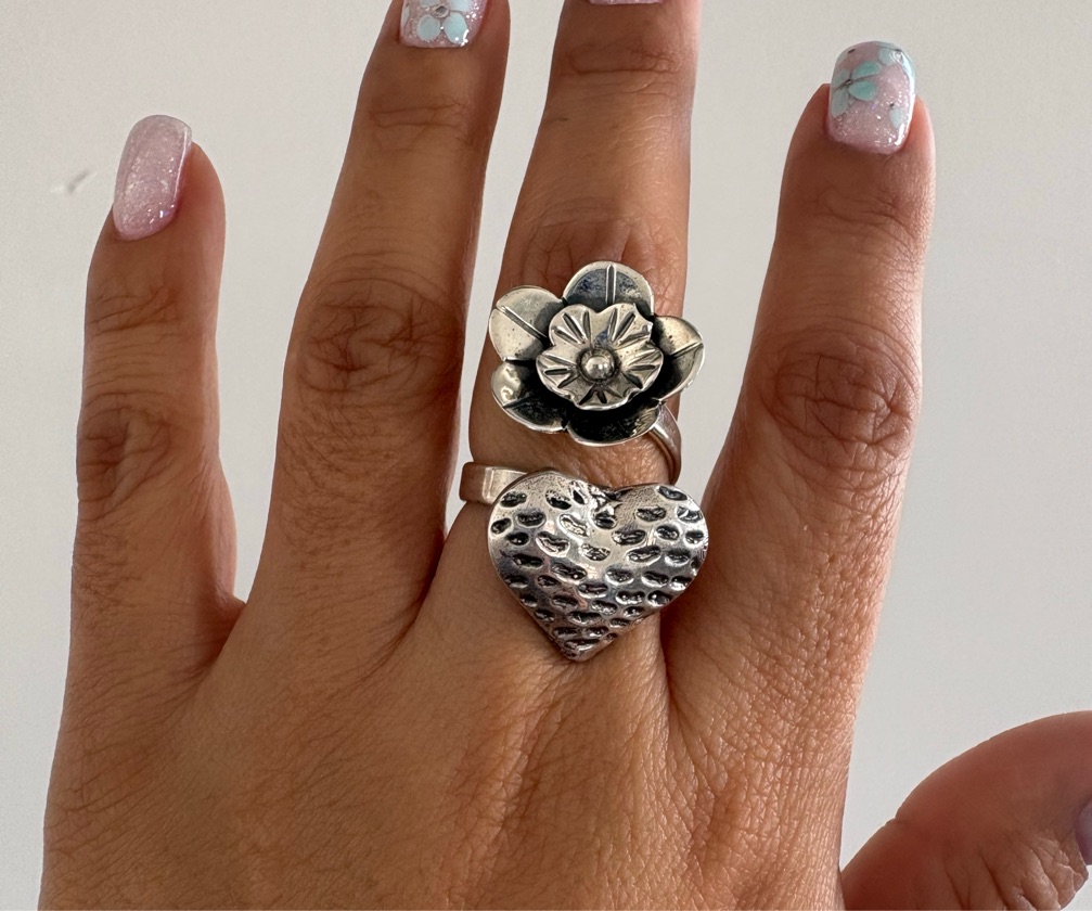 Anillo corazón con flor
