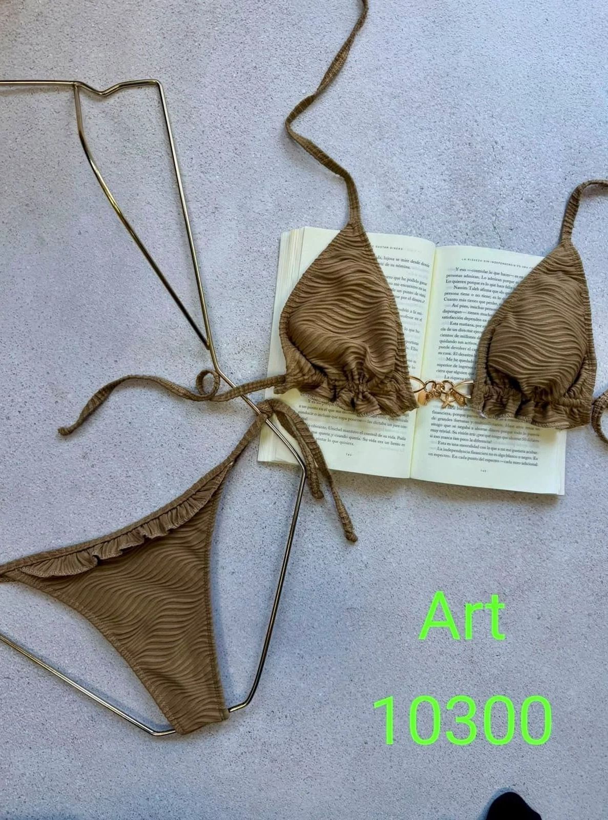 BIKINIS LABRADA CON DIJES DORADOS Y LESS PARA ATAR ART: 10300