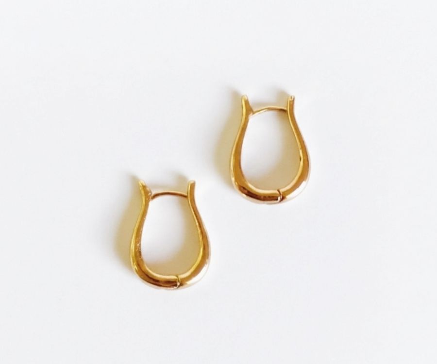 Argola Click Média 1,8 cm semijoia banho Premium em Ouro 18k