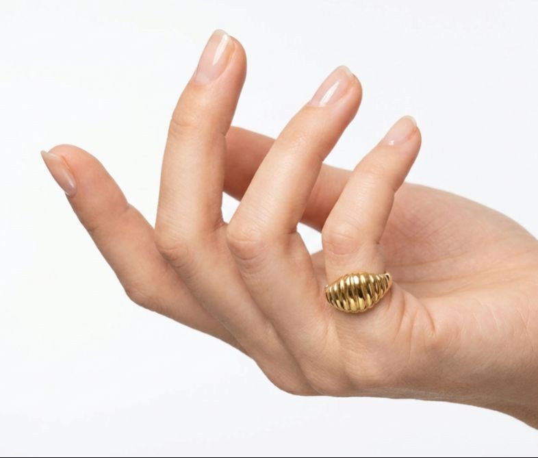 Anel dedinho comTextura Ajustável banho Premium a Ouro 18k